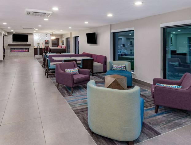La Quinta Inn & Suites by Wyndham Houston Southwest hotel detail image 4