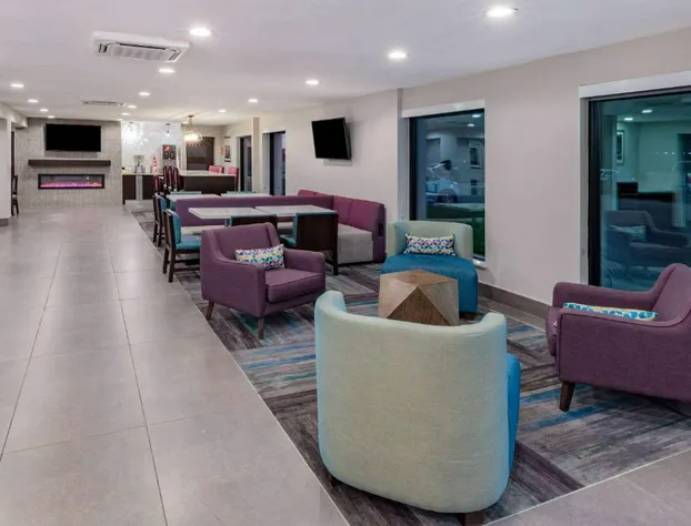 La Quinta Inn & Suites by Wyndham Houston Southwest hotel detail image 3