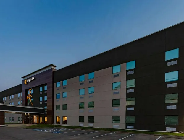 La Quinta Inn & Suites by Wyndham Houston Southwest hotel detail image 1