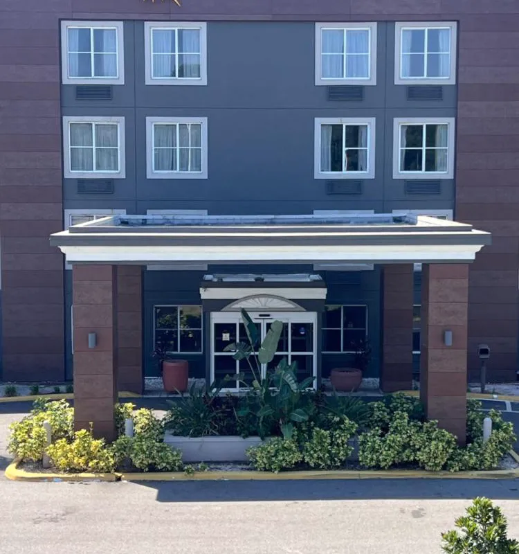 La Quinta Inn & Suites by Wyndham Lakeland East hotel hero