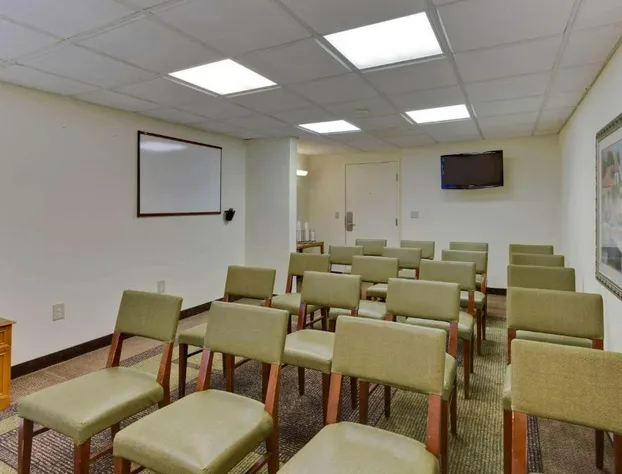 La Quinta Inn & Suites by Wyndham Lakeland East hotel detail image 4