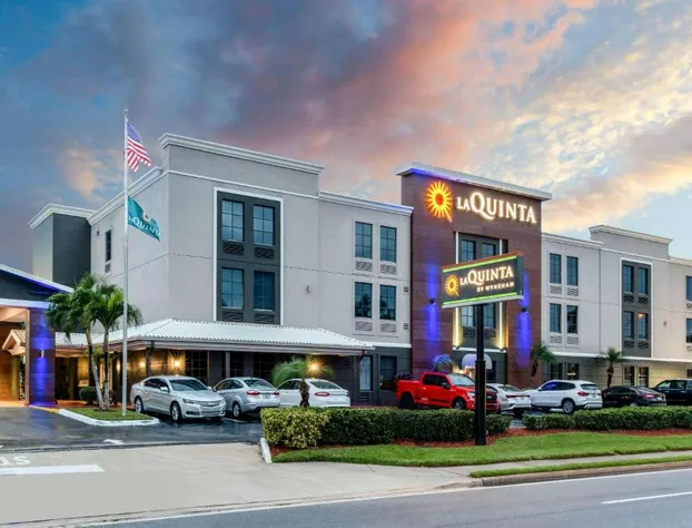 La Quinta Inn & Suites by Wyndham St. Petersburg Northeast hotel detail image 1