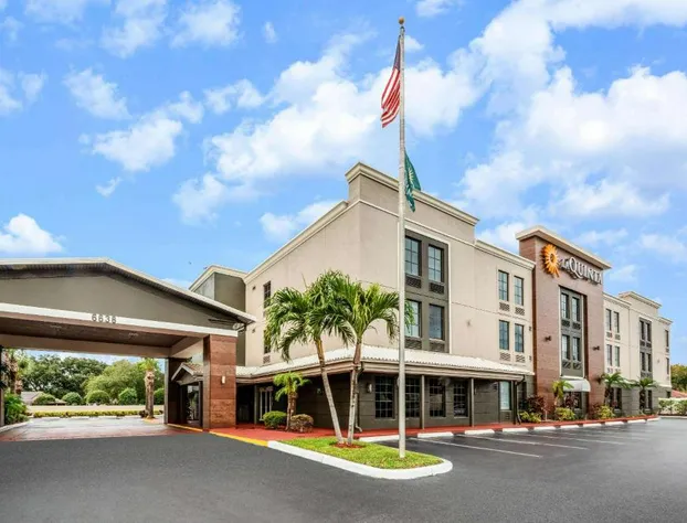 La Quinta Inn & Suites by Wyndham St. Petersburg Northeast hotel detail image 2