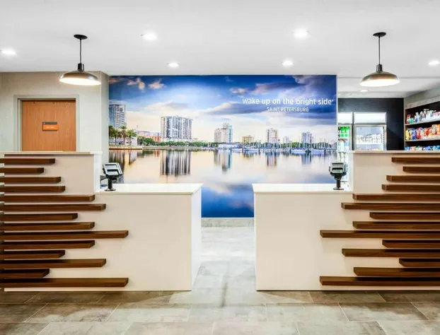 La Quinta Inn & Suites by Wyndham St. Petersburg Northeast hotel detail image 4