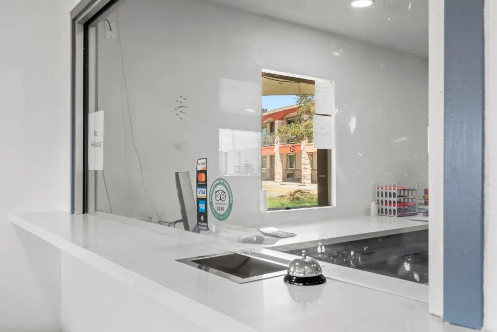 Countryside Inn Sealy hotel hero