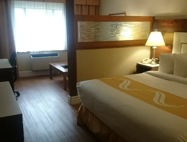 Quality Inn & Suites Gatineau hotel detail image 4