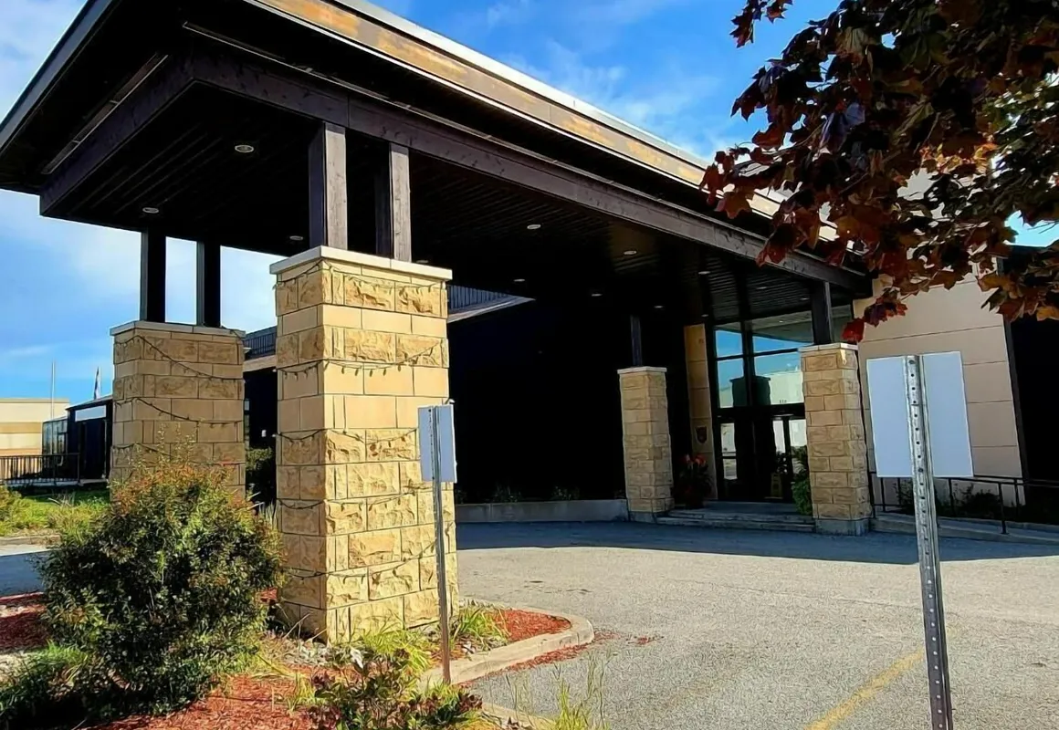 Quality Inn & Suites Gatineau hotel hero