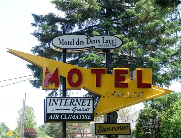 Motel Des Deux Lacs Inc hotel detail image 1