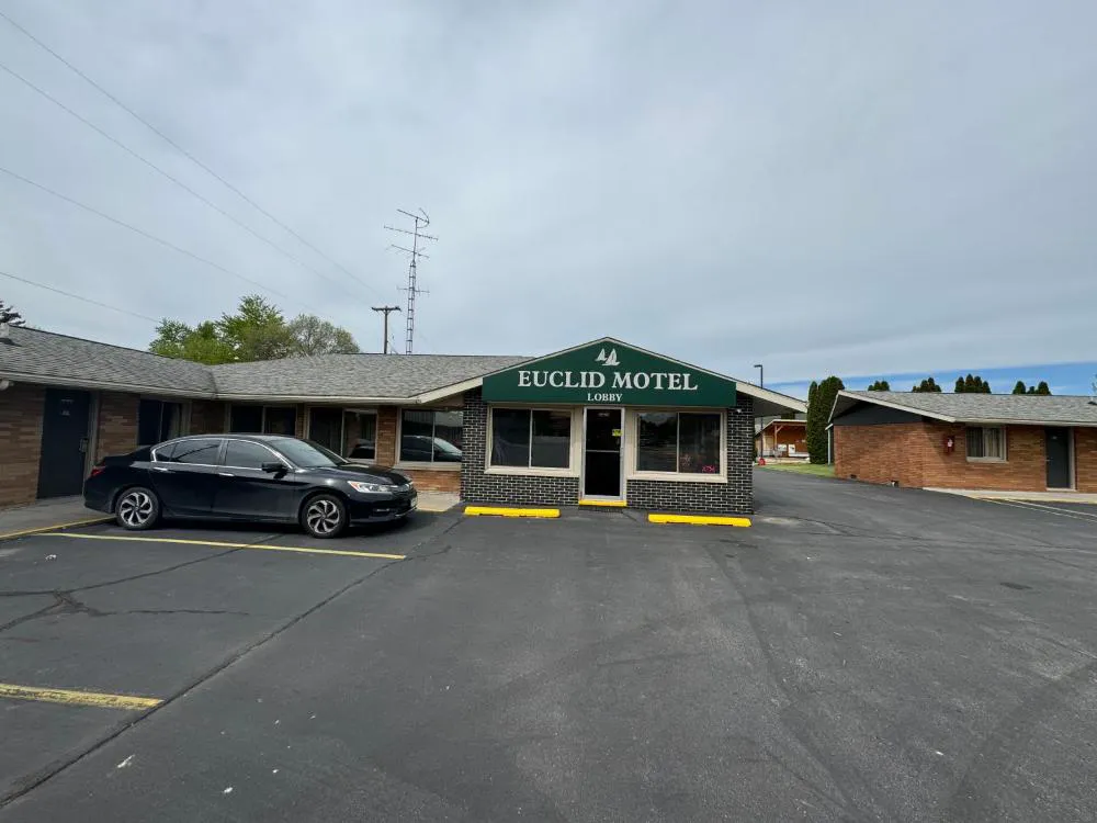 Euclid Motel hotel hero
