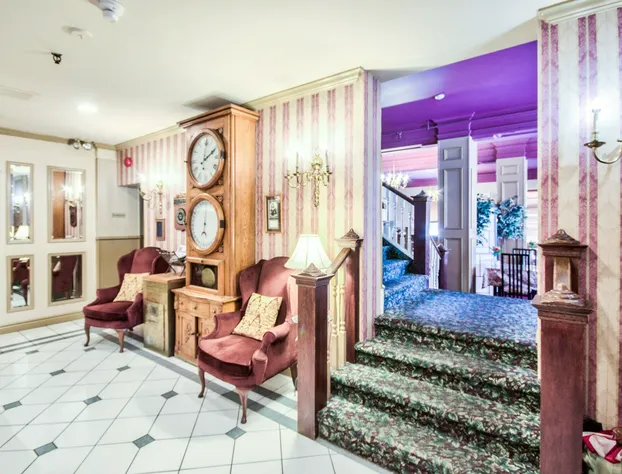 QueenS Inn at Stratford hotel detail image 1