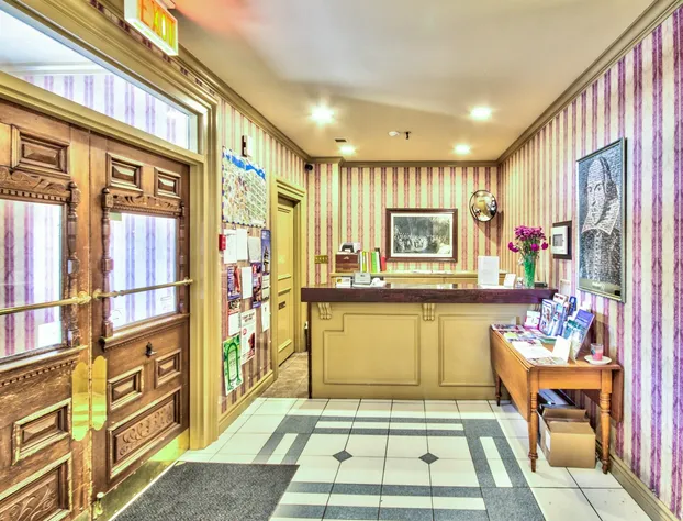 QueenS Inn at Stratford hotel detail image 2