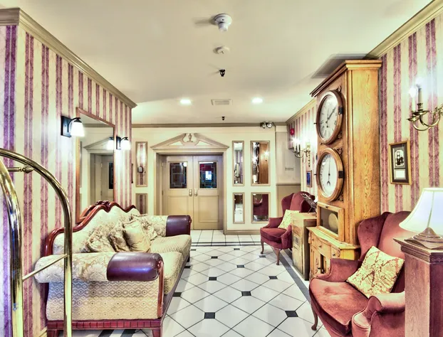 QueenS Inn at Stratford hotel detail image 4