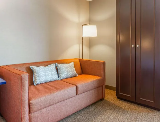Hampton Inn Madison East Towne Mall Area hotel detail image 1