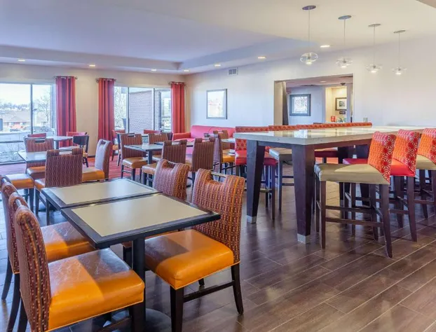 Hampton Inn Madison East Towne Mall Area hotel detail image 2