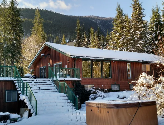 Mulvehill Creek Wilderness Inn hotel detail image 3