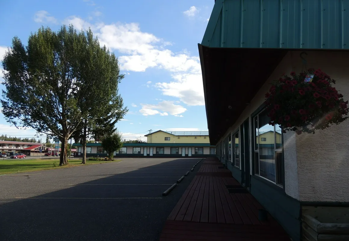 100 Mile Motel & RV Park hotel hero