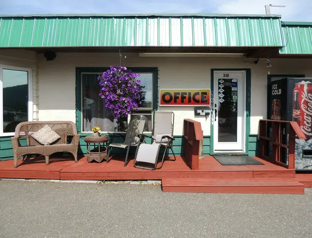 100 Mile Motel & RV Park hotel detail image 2