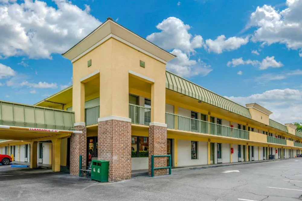 Quality Inn Savannah Historic District hotel hero