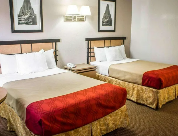 Econo Lodge Inn & Suites Colonie Center Mall hotel detail image 4