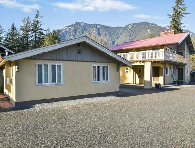 Richca Chalets Resort hotel detail image 1