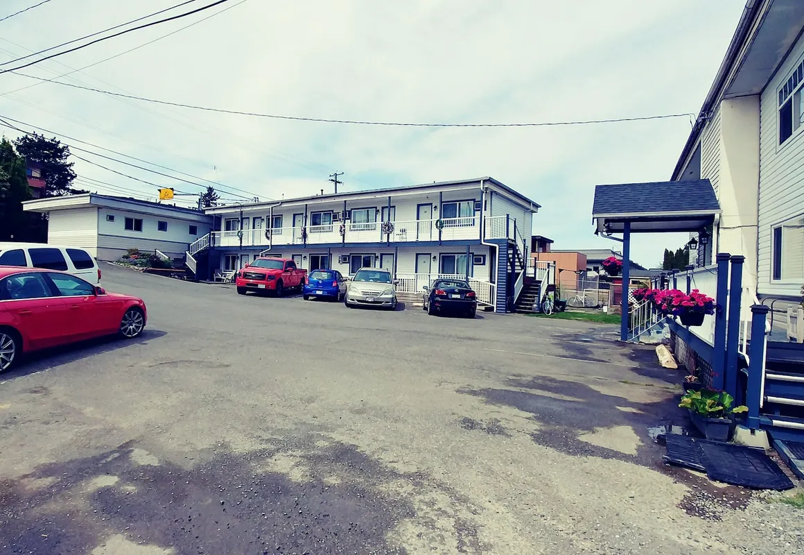 River Heights Motel hotel hero