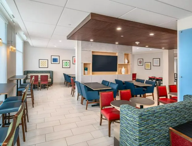 Holiday Inn Express & Suites Brandon by IHG hotel detail image 4