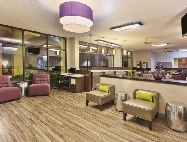 La Quinta Inn & Suites by Wyndham Charleston Riverview hotel detail image 2