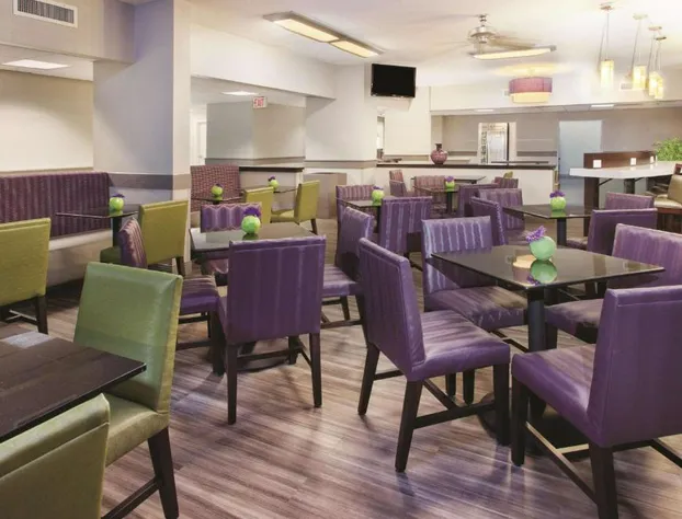 La Quinta Inn & Suites by Wyndham Charleston Riverview hotel detail image 3