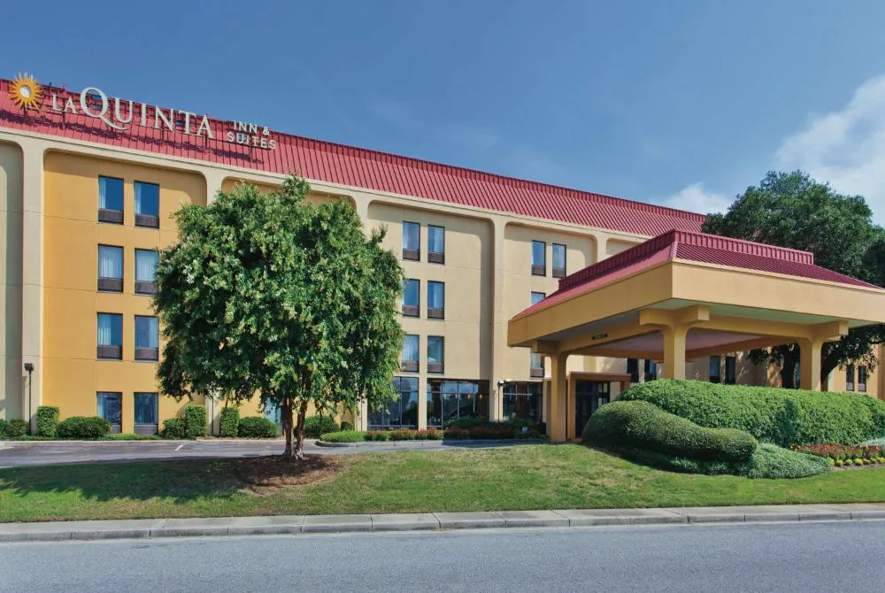La Quinta Inn & Suites by Wyndham Charleston Riverview hotel hero
