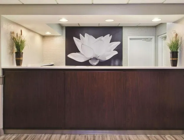 La Quinta Inn & Suites by Wyndham Charleston Riverview hotel detail image 2