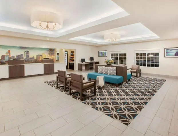 La Quinta Inn & Suites by Wyndham Cincinnati Airpt Florence hotel detail image 3