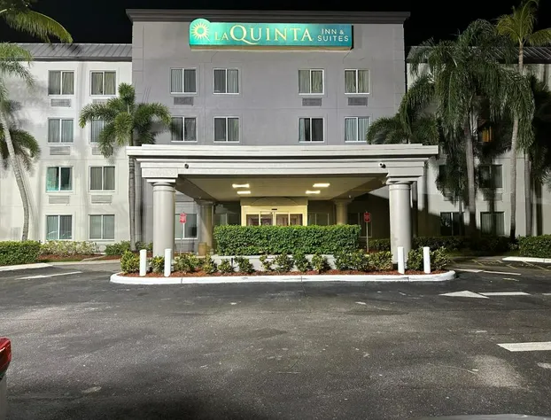La Quinta Inn & Suites by Wyndham Sawgrass hotel detail image 3