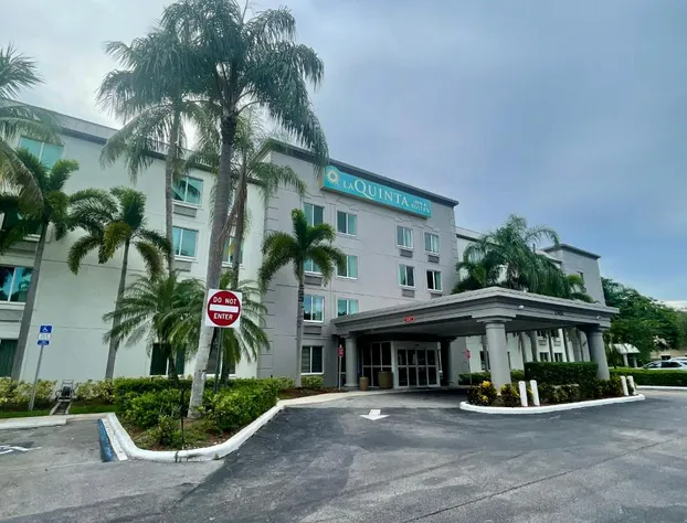 La Quinta Inn & Suites by Wyndham Sawgrass hotel detail image 4