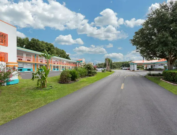 Howard Johnson by Wyndham Ocala FL I-75 hotel detail image 2