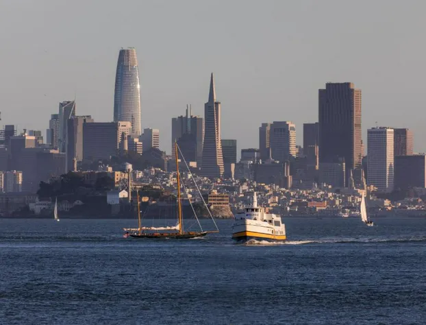 Waters Edge Hotel hotel detail image 3