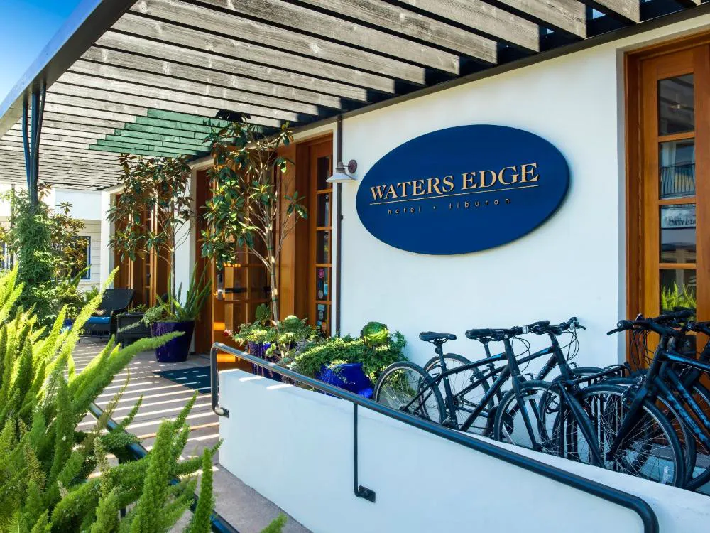 Waters Edge Hotel hotel hero