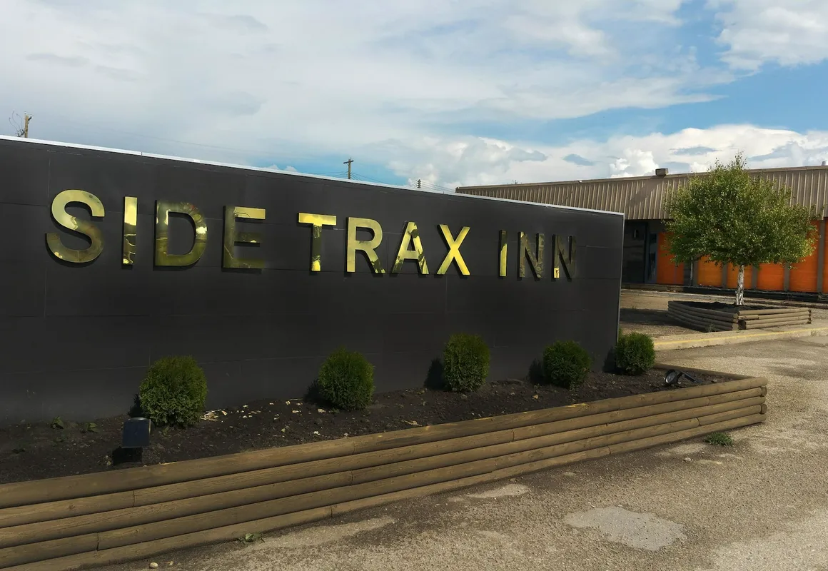 Side Trax Inn hotel hero