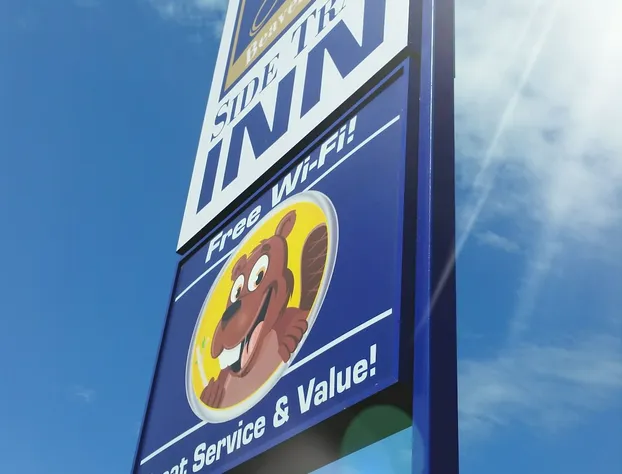 Side Trax Inn hotel detail image 1