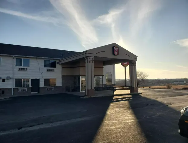 Super 7 Inn hotel detail image 1