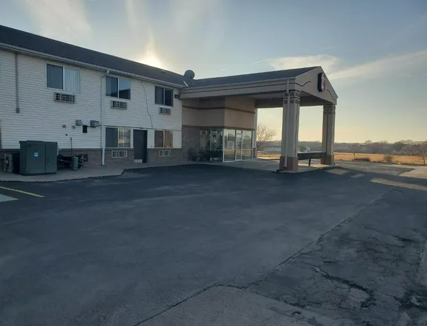 Super 7 Inn hotel detail image 4