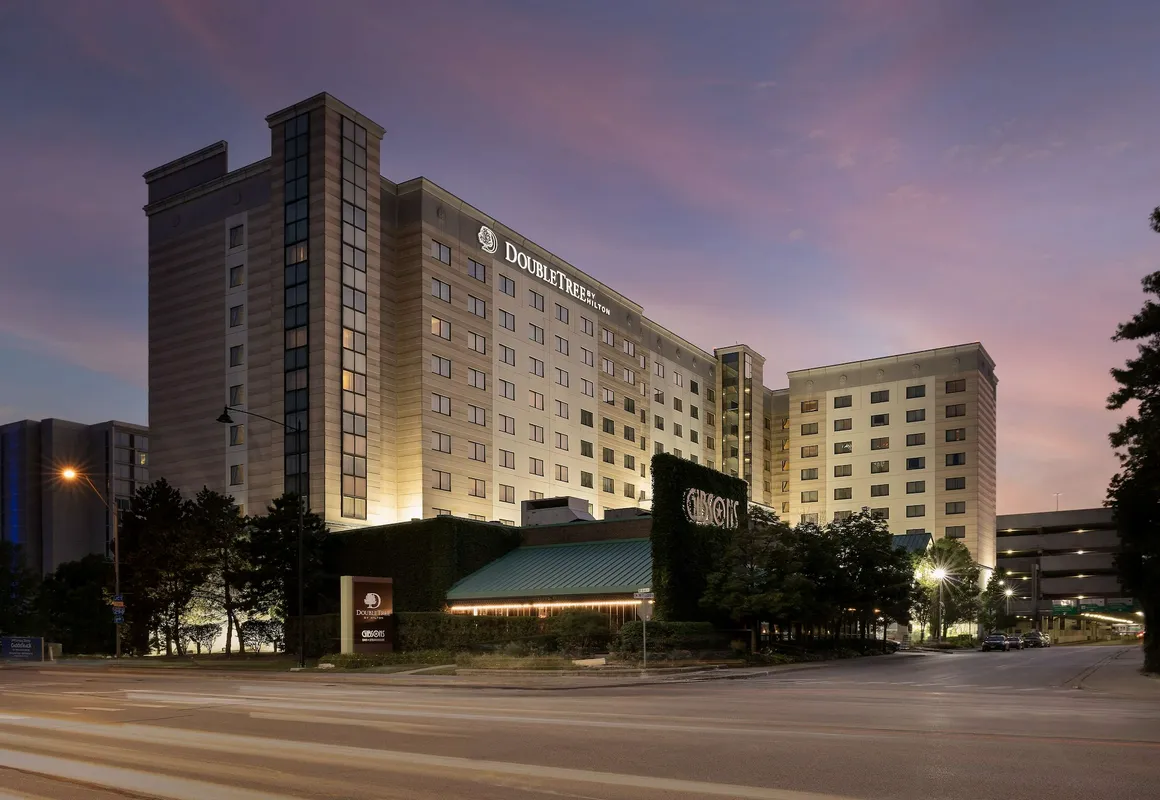 DoubleTree by Hilton Chicago O'Hare Airport - Rosemont hotel hero