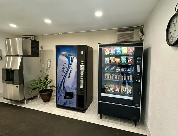 Royal Inn Charlotte Airport Hotel hotel detail image 3