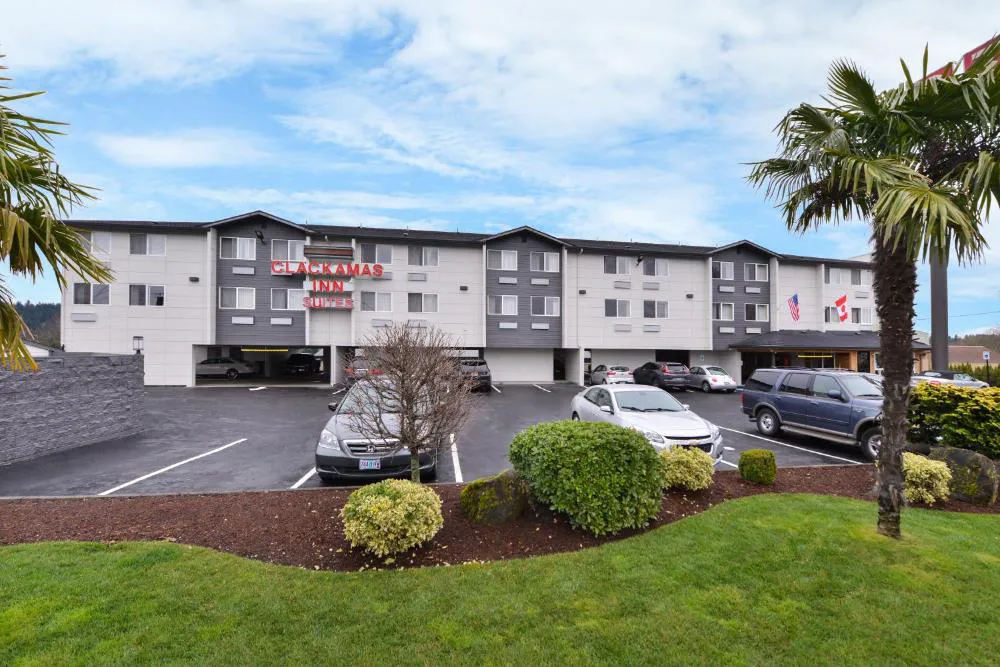 Clackamas Inn & Suites hotel hero