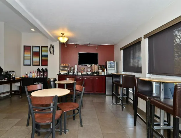 Clackamas Inn & Suites hotel detail image 2