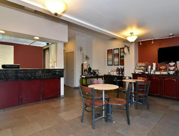 Clackamas Inn & Suites hotel detail image 3