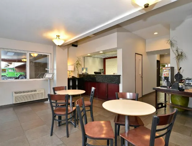 Clackamas Inn & Suites hotel detail image 4