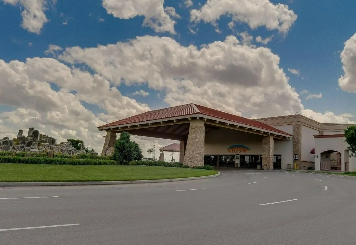 The Lodge at Rolling Hills Casino hotel hero