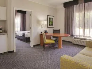 La Quinta Inn & Suites by Wyndham Houston West Park 10 hotel detail image 1