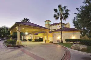 La Quinta Inn & Suites by Wyndham Houston West Park 10 hotel hero
