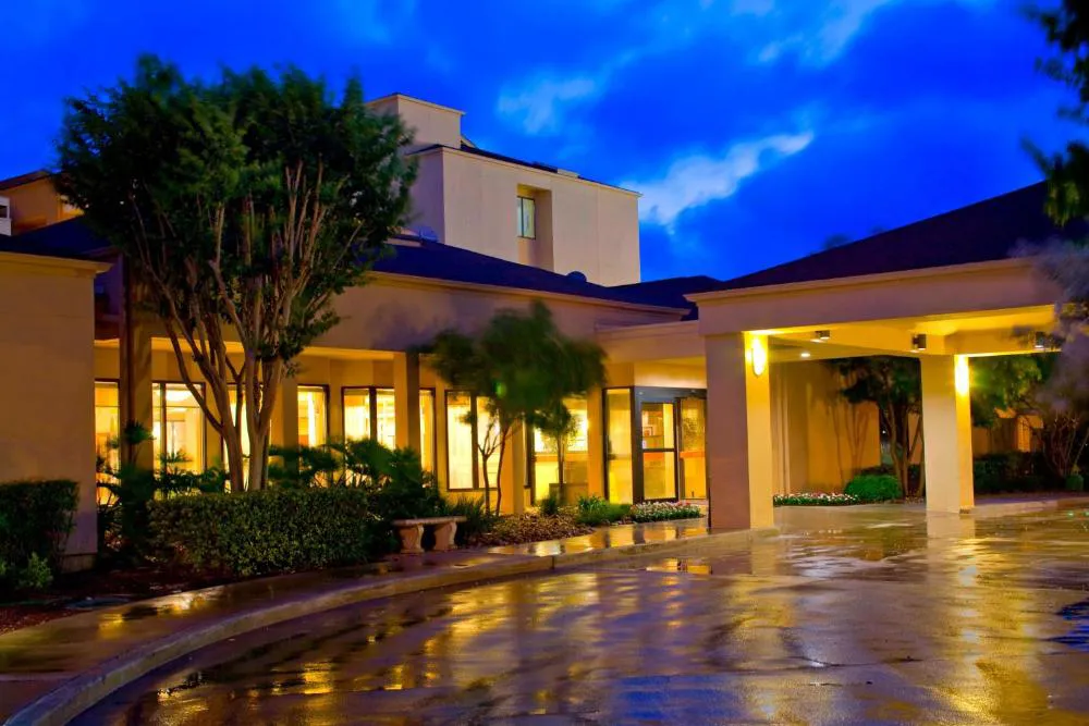 Courtyard by Marriott San Antonio Airport hotel hero